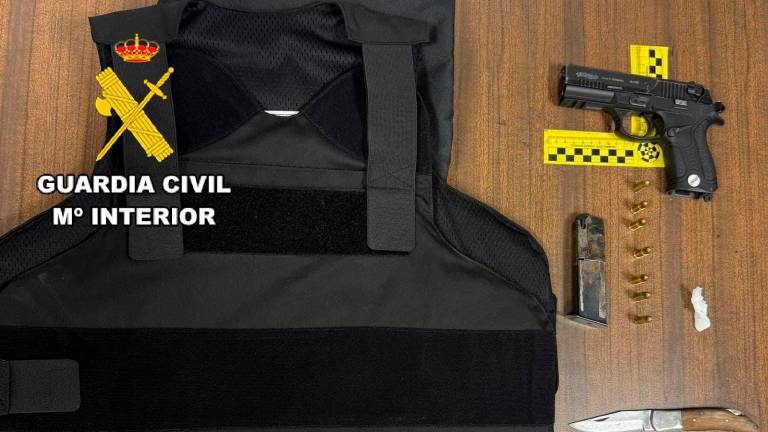 Detenido en Jaén por circular con el carné caducado y una pistola cargada