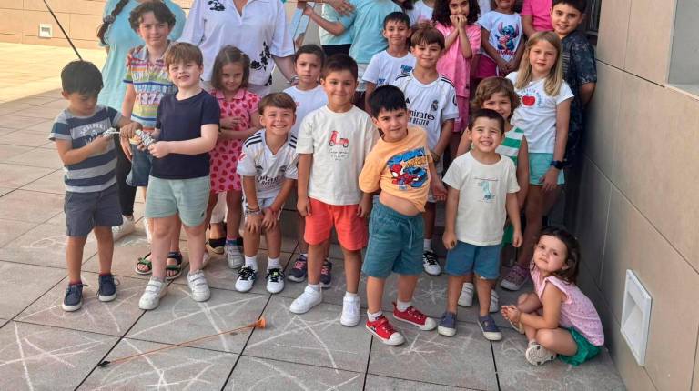 Más de medio centenar de menores acuden a la ludoteca de Geolit este verano