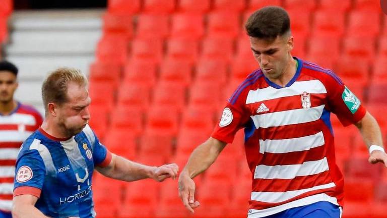 El Linares le da la bienvenida al defensa Eu Gutiérrez y el adiós al bañusco Michael Conejero