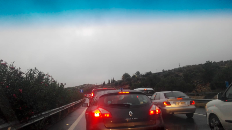 Accidente múltiple y colapso en la A-316 en Torredelcampo