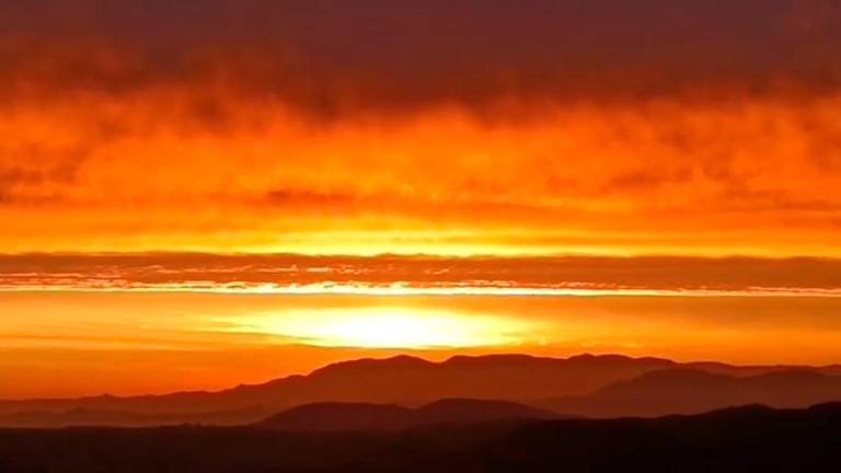 Un amanecer de candilazo en Huelma antes del cambio de tiempo
