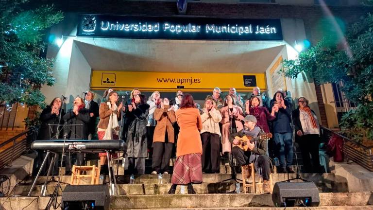 Los alumnos de la Universidad Popular ponen banda sonora a la Navidad en el Gran Eje