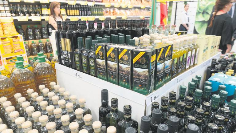 El aceite se ha encarecido un 33,4% y la venta del envasado ha caído un 3,87%