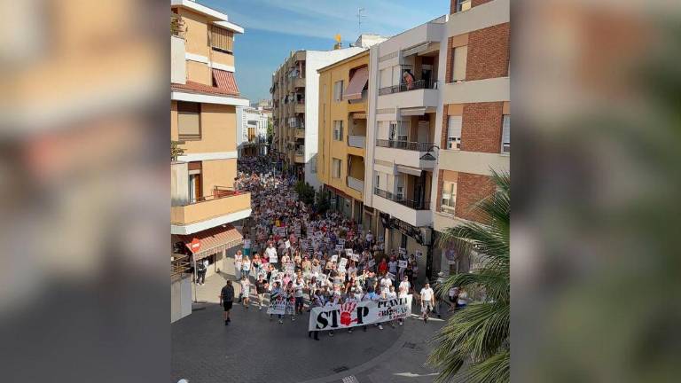 Multitudinaria manifestación contra la planta de biometano de Andújar