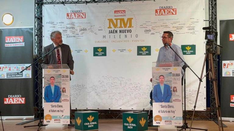 Juan Espejo y Ramón Coloma durante la celebración de una nueva entrega de Diálogos “Jaén Nuevo Milenio”. / Juanfran Paredes / Diario JAÉN.