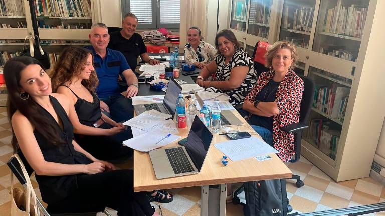 La UJA combate el antigitanismo y el discurso de odio mediante IA a través del proyecto europeo RomaNET