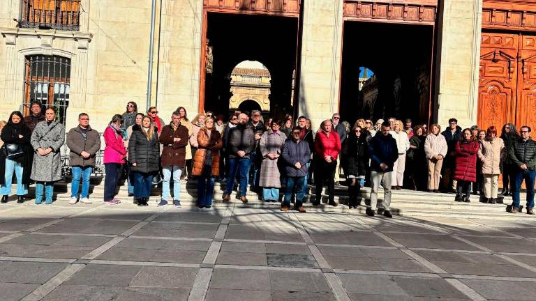 Jaén guarda un minuto de silencio por las víctimas del accidente ferroviario