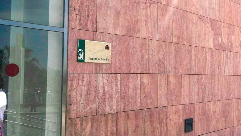 En libertad el detenido tras caer su pareja de un edificio en Málaga