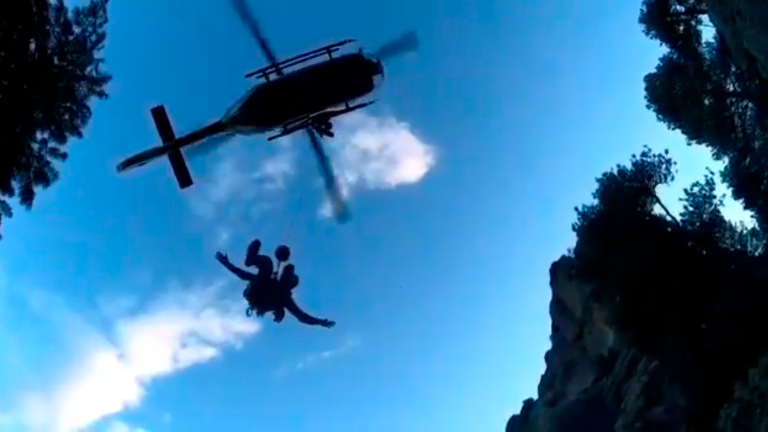 Espectacular rescate en helicóptero a una mujer en el Parque Natural de Cazorla, Segura y Las Villas