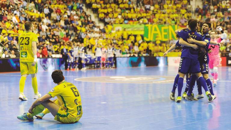 2019. Derrota en el debut ante el Barcelona, que fue el campeón