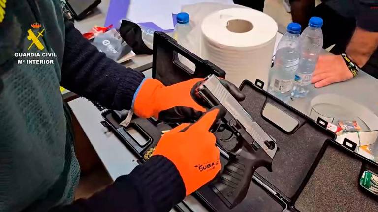 Cae una red dedicada al tráfico de armas y de grandes cantidades de cocaína en Sevilla y Tenerife