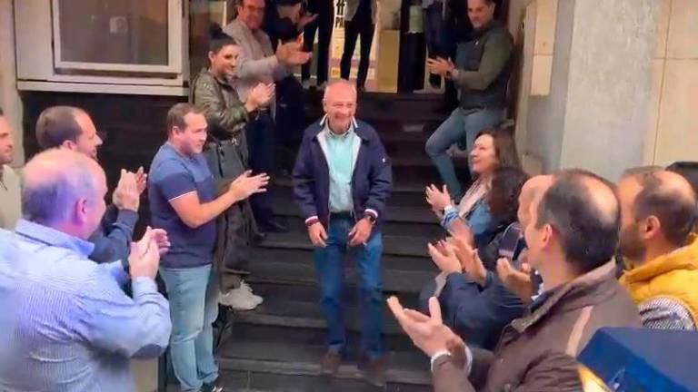 Antonio Galera Poyatos, emocionado a las puertas de Comisaría. / Captura del vídeo.