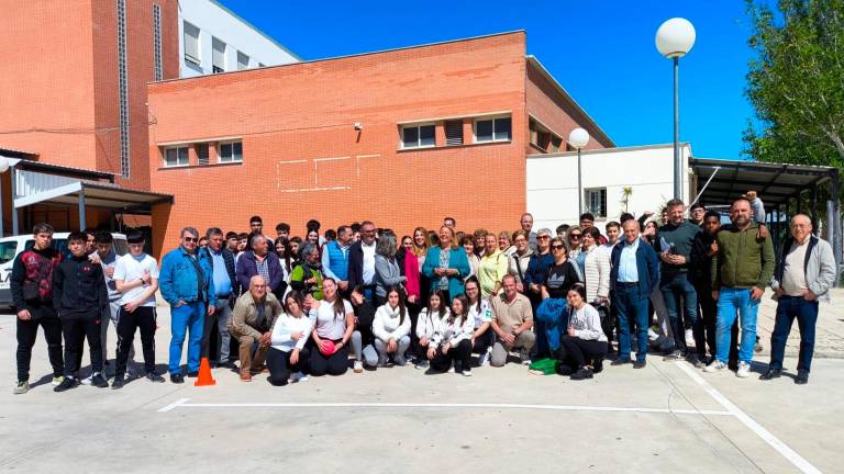 Alumnos y usuarios del CPA de Jódar participan en un encuentro intergeneracional