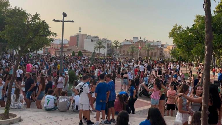 El influencer Álvaro Patón triunfa con su yincana en Linares