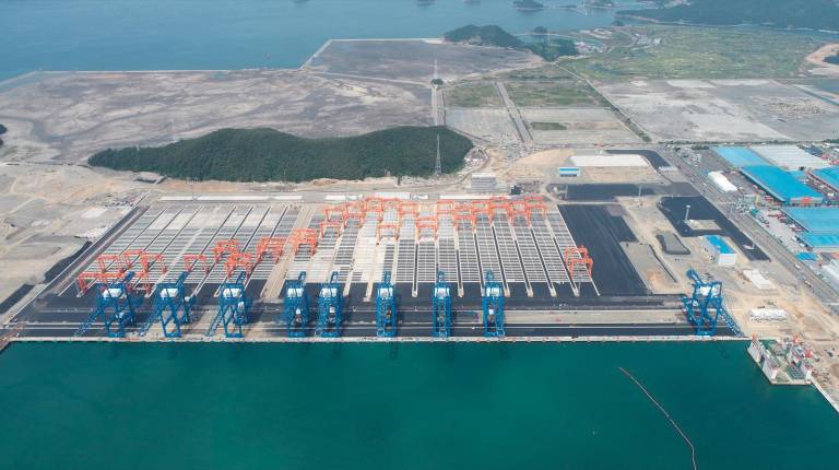 <i>Imagen de archivo del nuevo puerto automatizado de Busan. / Yna / Dpa / Europa Press.</i>