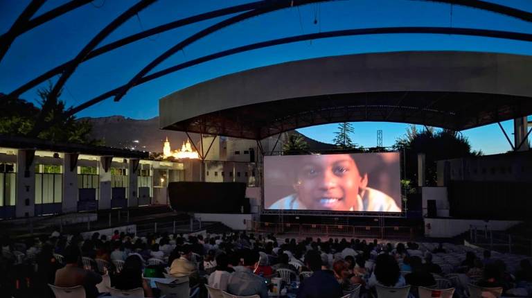 <i>Cine de Verano en La Alameda. / Ayuntamiento de Jaén. </i>
