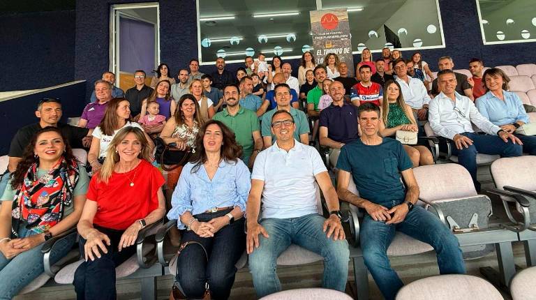 <i>Foto de familia con los clubes que se ha firmado el convenio. / Real Jaén CF.</i>