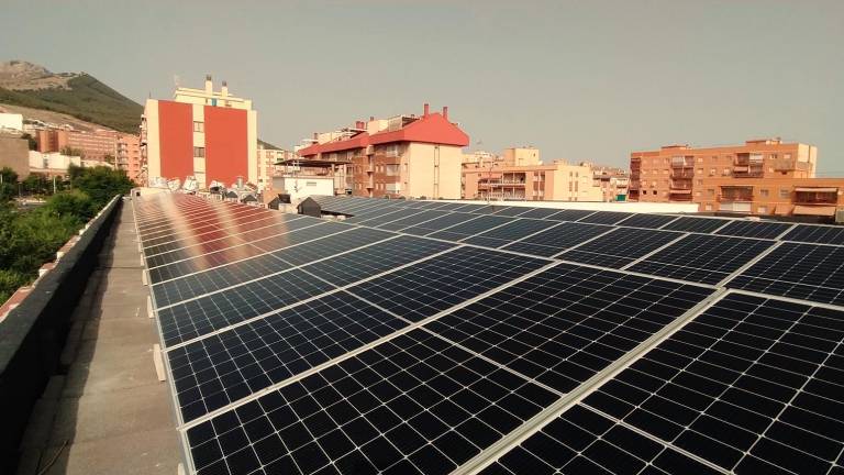 La UJA instala el primer sistema fotovoltaico para autoconsumo energético en el Colegio Cristo Rey