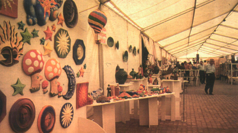 <i>Feria de artesanos en el Portillo de San Jerónimo. / Archivo Histórico de Diario JAÉN.</i>