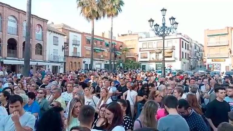 Cientos de tosirianos guardan silencio por Emilio y reclaman justicia tras su muerte