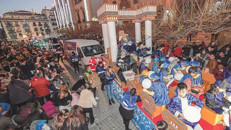 Preparados los Reyes Magos para la cabalgata