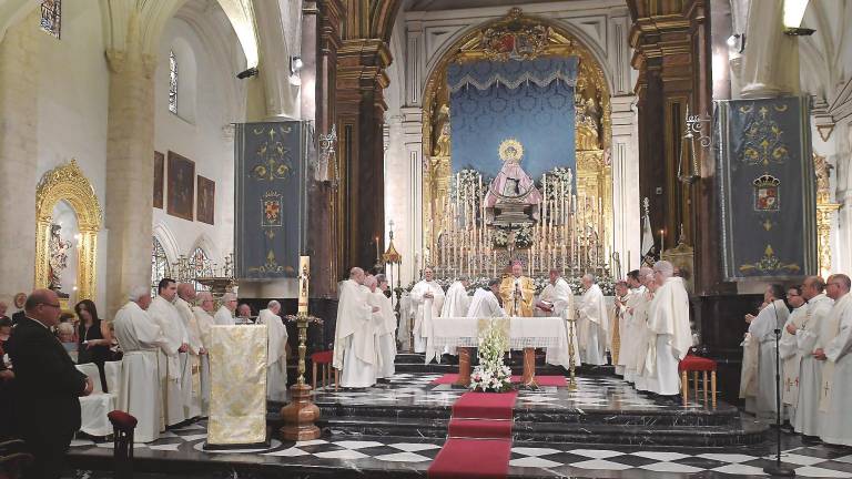 Un sinfín de flores y honores para la Reina de San Ildefonso