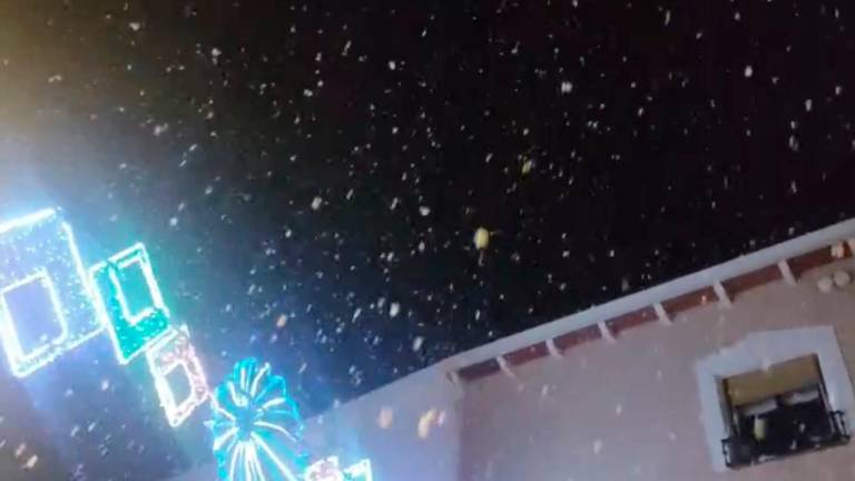 Nevada nocturna en La Matea con la bajada de las temperaturas
