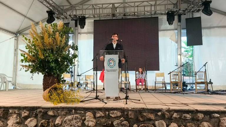 <i>Alberto Lamelas pronuncia el pregón frente a un multitudinario público. / Carmen Jiménez / Diario JAÉN.</i>