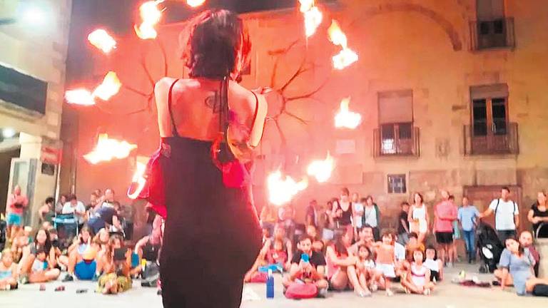 Lola Karakola: “El fuego simboliza la pasión, lo que nos hipnotiza”