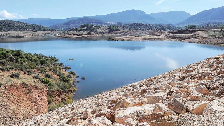 Carpetazo a la paralización del riego de la presa de Siles