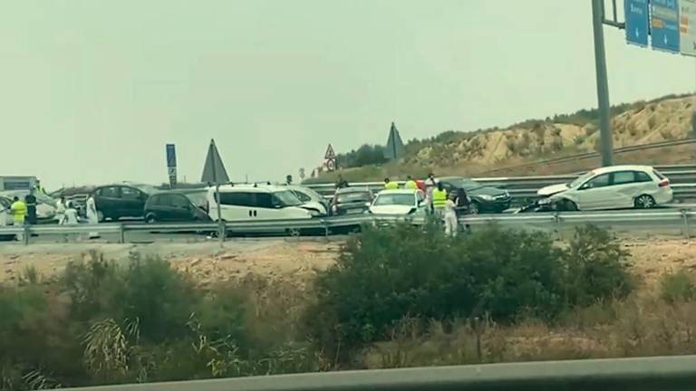Diez vehículos implicados en un accidente en la A-316 en Martos