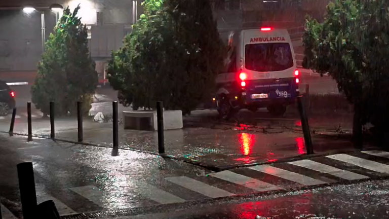 La lluvia complica el acceso a Urgencias en Jaén