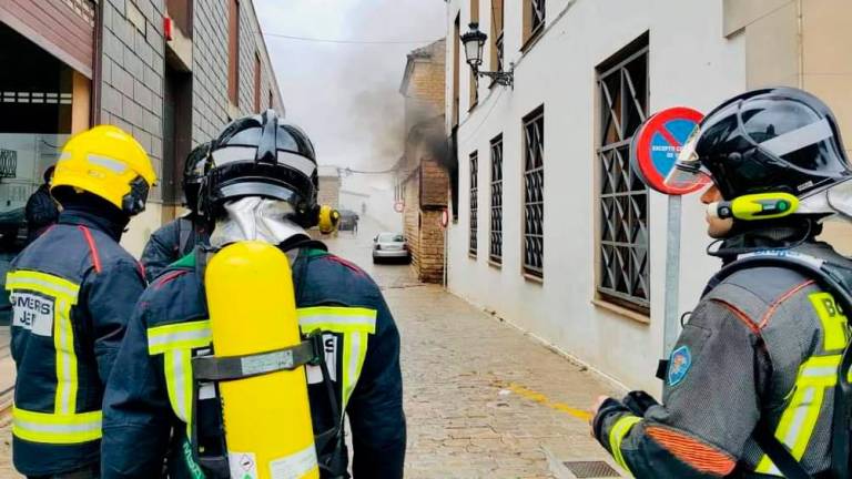 Incendio del transformador de luz en el Ayuntamiento de Martos