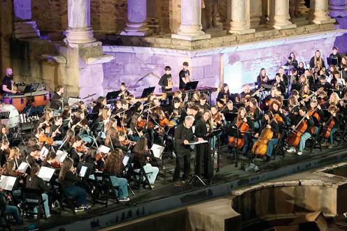 <i>Fotografía de los alumnos del Conservatorio Privado y Escuela de Música Cemmec durante su participación en el VII Encuentro Nacional de Música.</i>