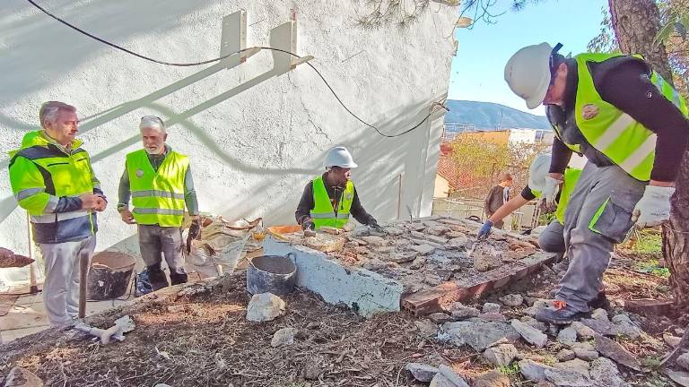 El “Fuente de la Peña” embellece la ciudad con obras en El Almendral