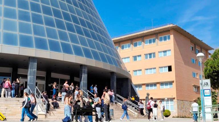 <i>Alumnado en la UJA. / Universidad de Jaén.</i>
