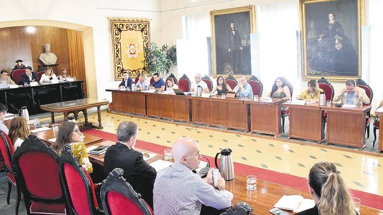 Primeras polémicas en el pleno del Ayuntamiento