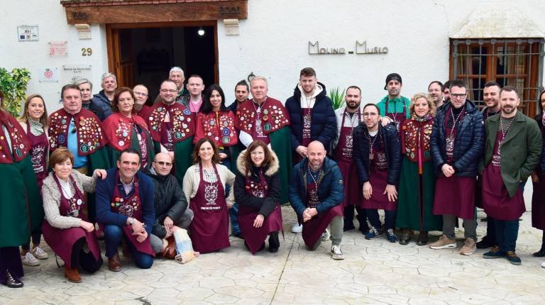 <i>Las estrellas Michelin durante la visita en los diferentes enclaves de Valdepeñas. / Fotografías Juan Antonio Cabrera. </i>