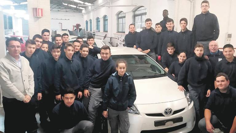 Coche híbrido para prácticas en la SAFA