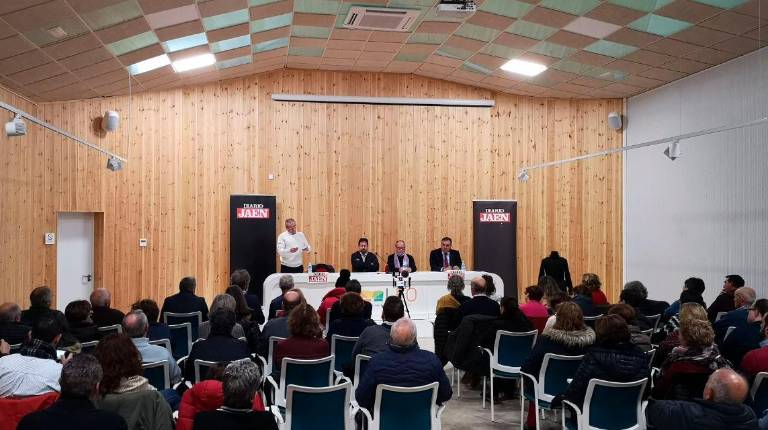 Julio Millán presenta su libro en Santiago de la Espada, su primer destino como sacerdote