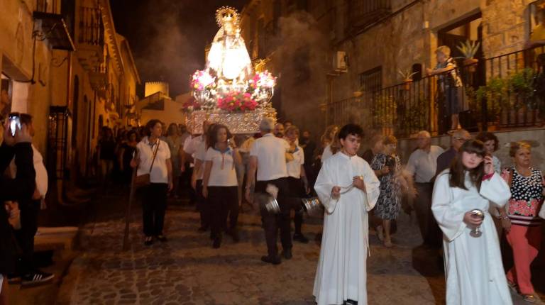 Rendidos ante la patrona