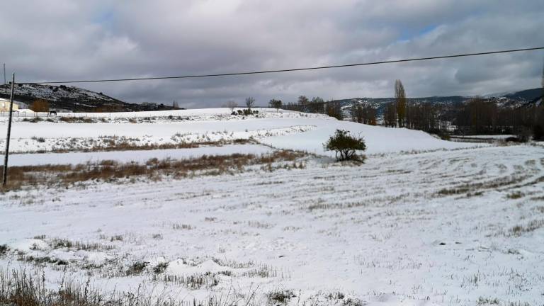 La nieve no cesa en la Sierra de Segura