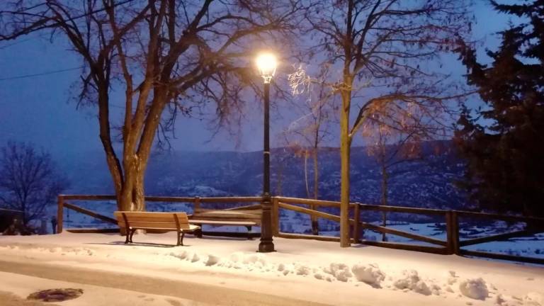 Todo un día tras la nieve en su primer episodio invernal tardío