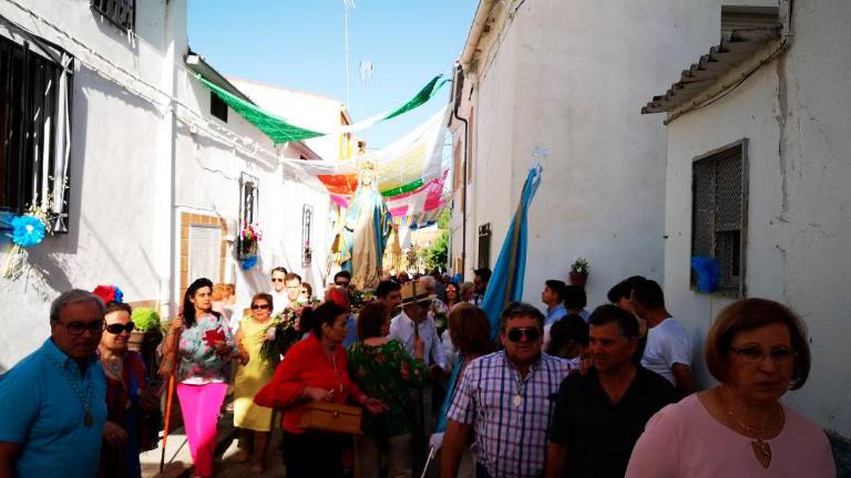 Inmenso abrazo a la Milagrosa por San Pedro