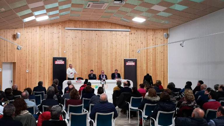 Julio Millán presenta su libro en Santiago de la Espada, su primer destino como sacerdote