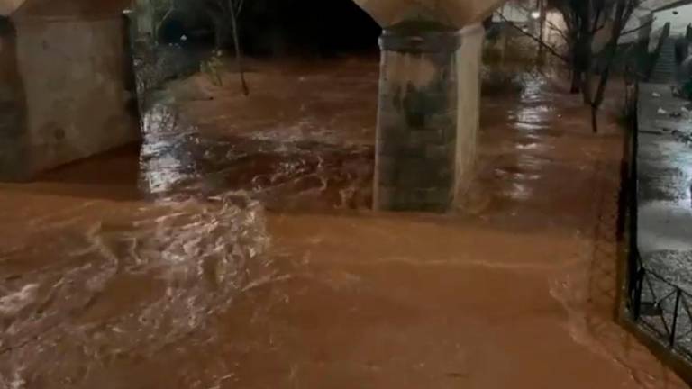 El río Guadalimar, a punto de desbordarse a su paso por Puente de Génave