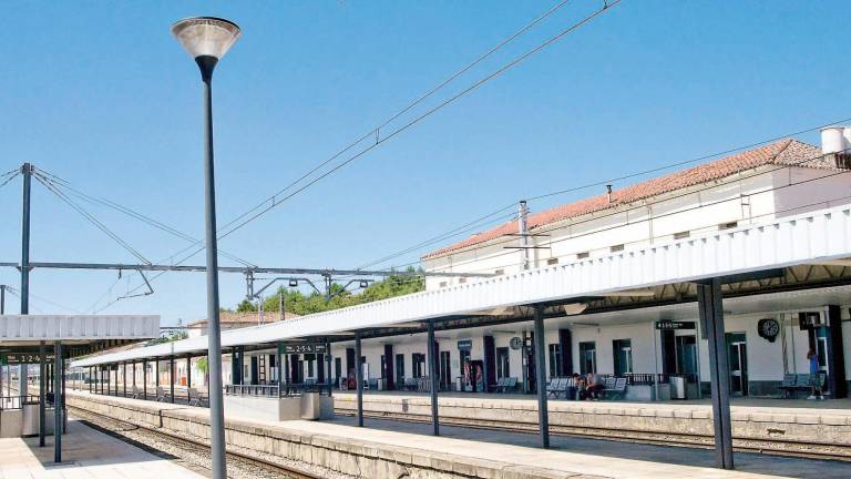 Adif anuncia el refuerzo de la línea de tren entre Jaén y Ciudad Real