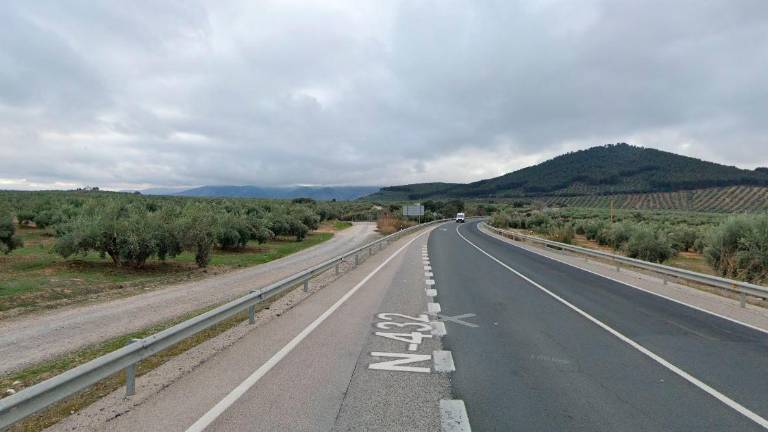 Dos fallecidos al salirse un coche de la vía en Alcaudete
