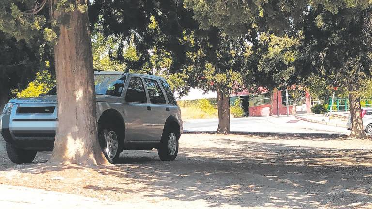 Los coches “no tienen sitio” para estacionar en El Valle