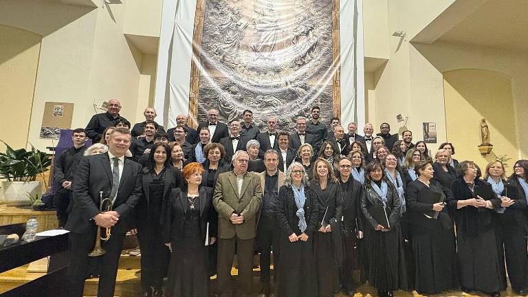 Gran fusión de sonidos corales en la Iglesia de El Salvador